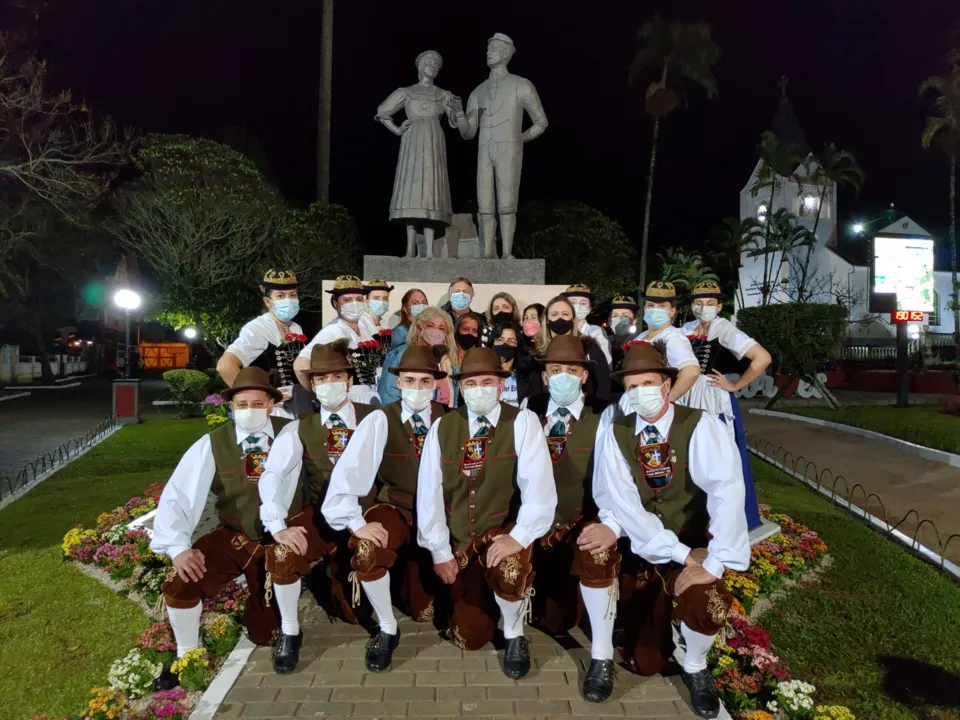 Imagem ilustrativa da imagem Monumento em homenagem às vítimas do acidente com o grupo de dança Bergfreunde