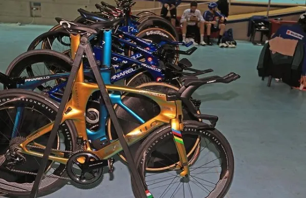 Imagem ilustrativa da imagem Bicicletas avaliadas em mais de R$ 190 mil são roubadas durante mundial