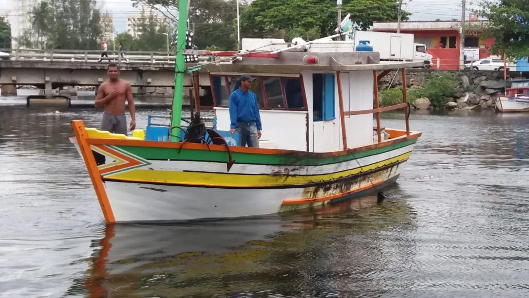 Imagem ilustrativa da imagem Pescadores desaparecem e barco é encontrado no fundo do mar no Norte do Estado