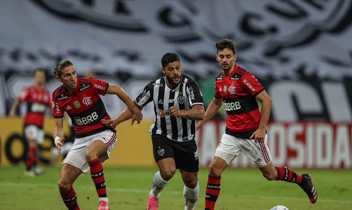 Imagem ilustrativa da imagem Flamengo recebe Atlético-MG tentando diminuir distância para liderança