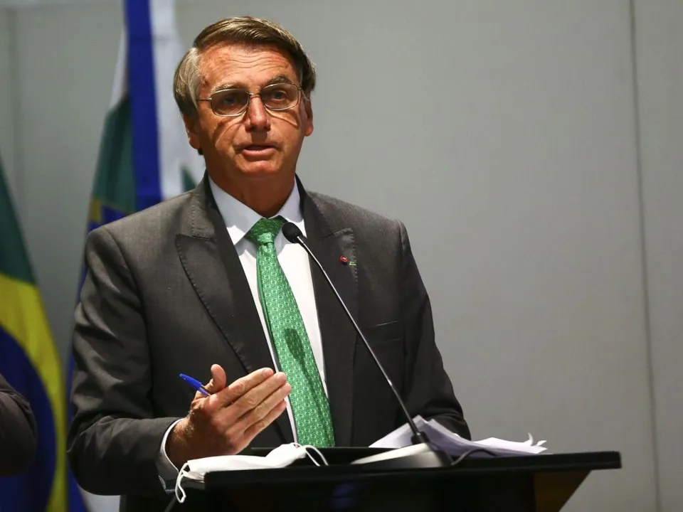 Imagem ilustrativa da imagem Bolsonaro faz homenagem a cantora: "País inteiro em choque"