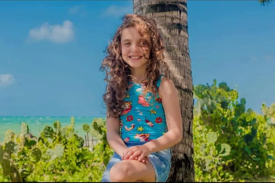 Imagem ilustrativa da imagem Menina de 10 anos morre afogada após ter cabelo sugado por ralo de piscina
