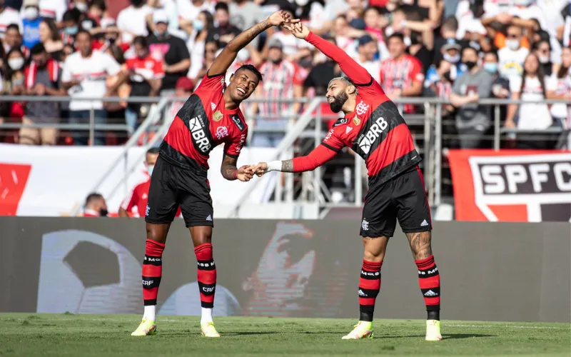 Imagem ilustrativa da imagem Flamengo goleia São Paulo no Morumbi com atuação de gala de Michael