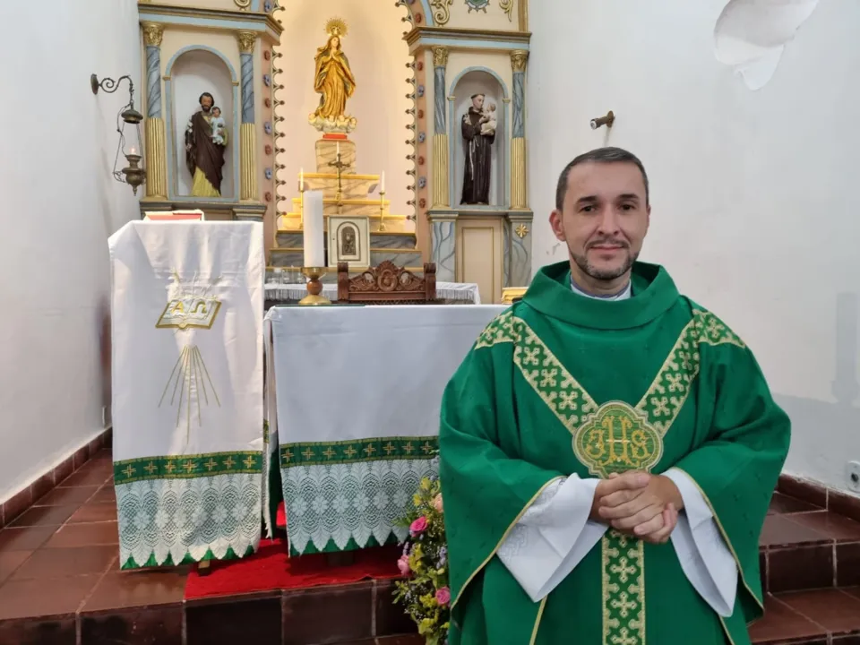Imagem ilustrativa da imagem "Ele poderia ter nos procurado", diz padre sobre morador que denunciou barulho de sino