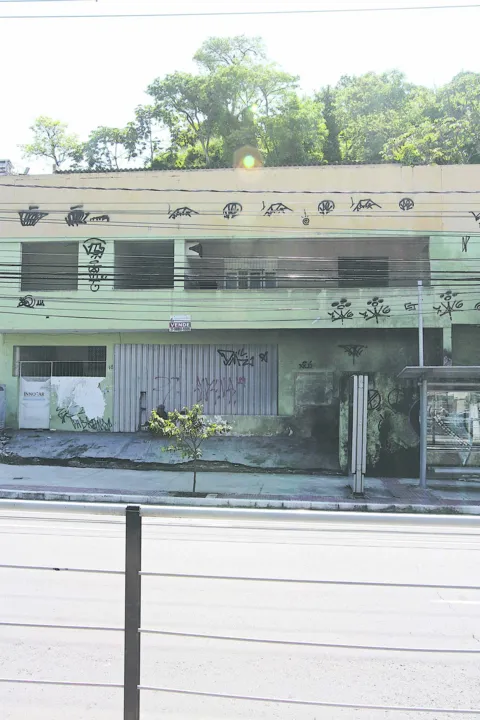 Imagem ilustrativa da imagem Invasão de imóvel abandonado