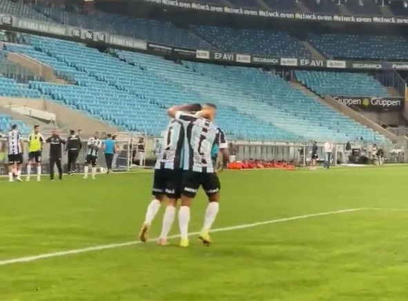 Imagem ilustrativa da imagem Grêmio busca empate com reservas do Flamengo e segue ameaçado