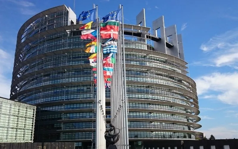 Imagem ilustrativa da imagem Europa pode relaxar entrada em 2022 para quem tomou Coronavac
