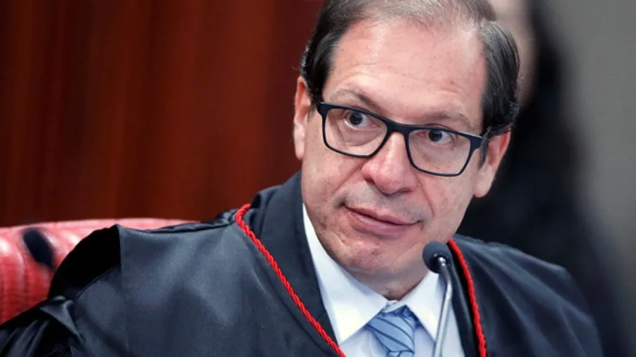 Imagem ilustrativa da imagem Ministro pede que advogado sem gravata se retire de sessão do STJ