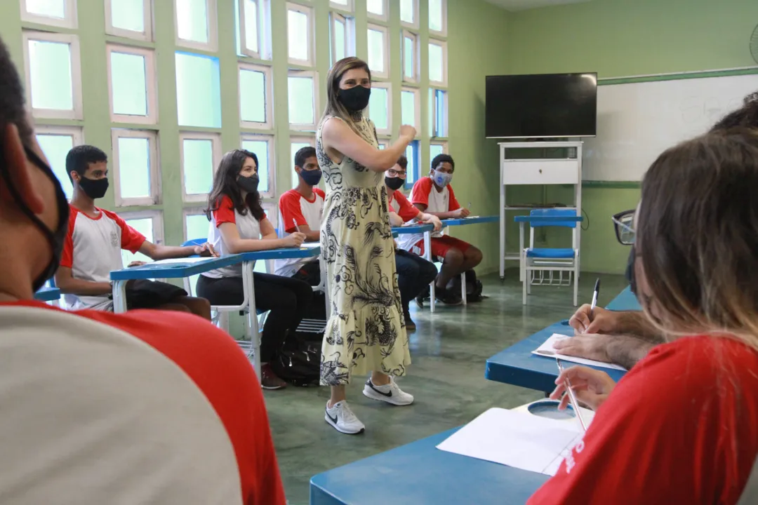 Imagem ilustrativa da imagem Estudantes realizam prova para avaliar qualidade do ensino no Estado