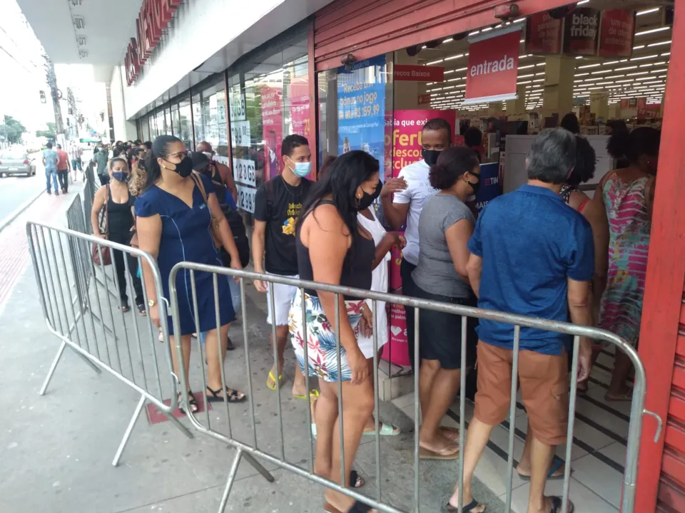 Imagem ilustrativa da imagem VÍDEO | Fila na abertura de lojas para Black Friday