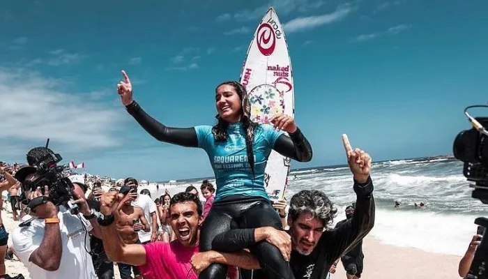 Imagem ilustrativa da imagem Sophia Medina segue os passos do irmão Gabriel em direção à elite do surfe