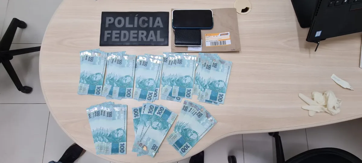 Imagem ilustrativa da imagem PF prende mulher que recebeu R$ 8 mil em notas falsas nos Correios
