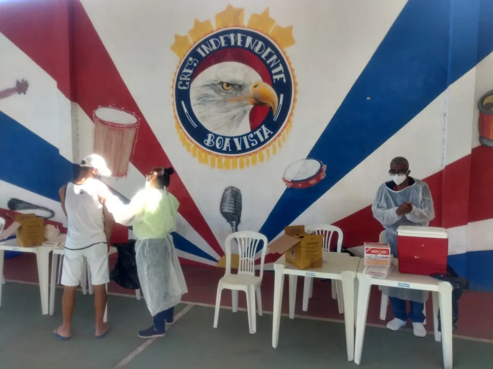 Imagem ilustrativa da imagem 5 mil pessoas são vacinadas contra a covid durante eventos em escolas de samba