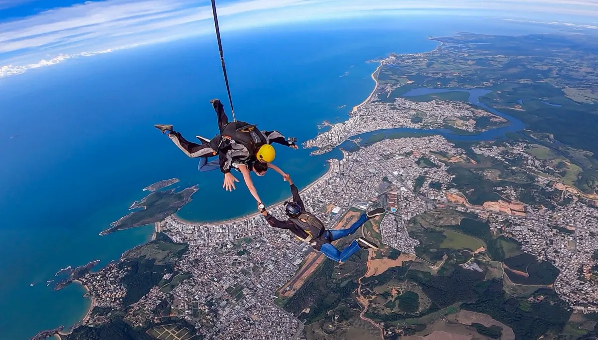 Imagem ilustrativa da imagem Férias com diversão nas alturas em Guarapari
