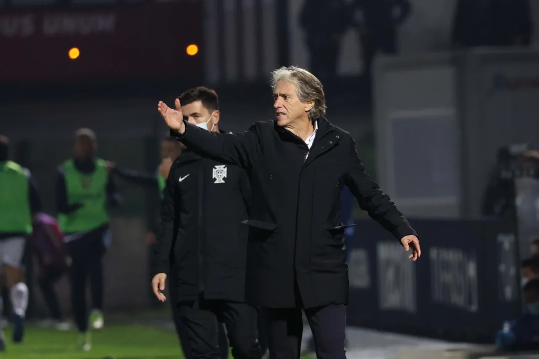 Imagem ilustrativa da imagem Jorge Jesus afasta capitão, elenco faz motim e escancara crise no Benfica