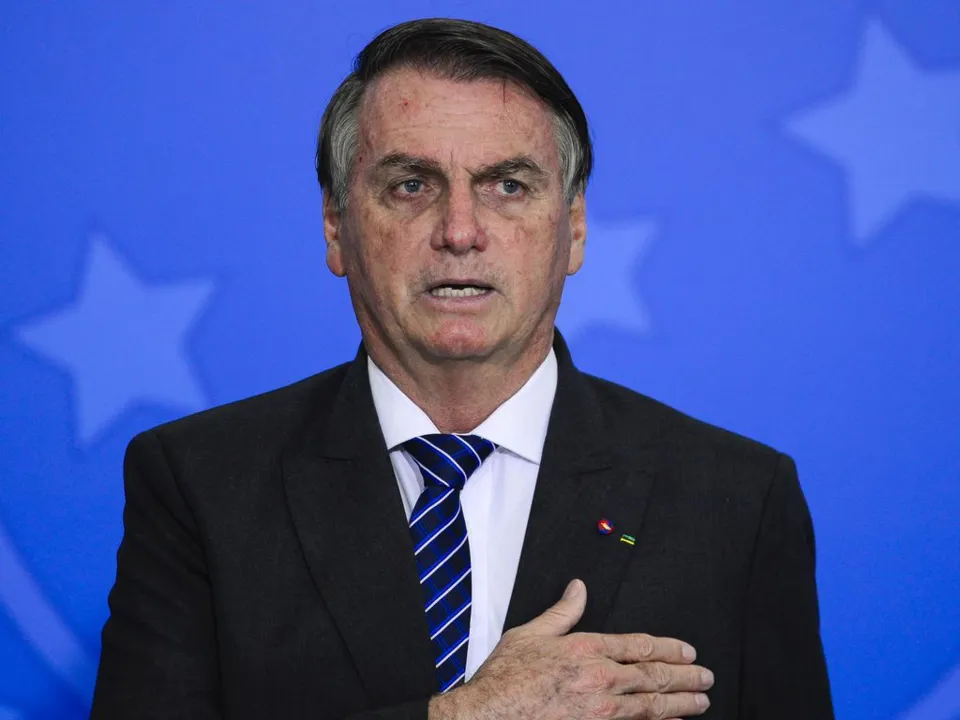 Imagem ilustrativa da imagem Bolsonaro critica passaporte vacinal e defende prescrição médica para imunização de crianças