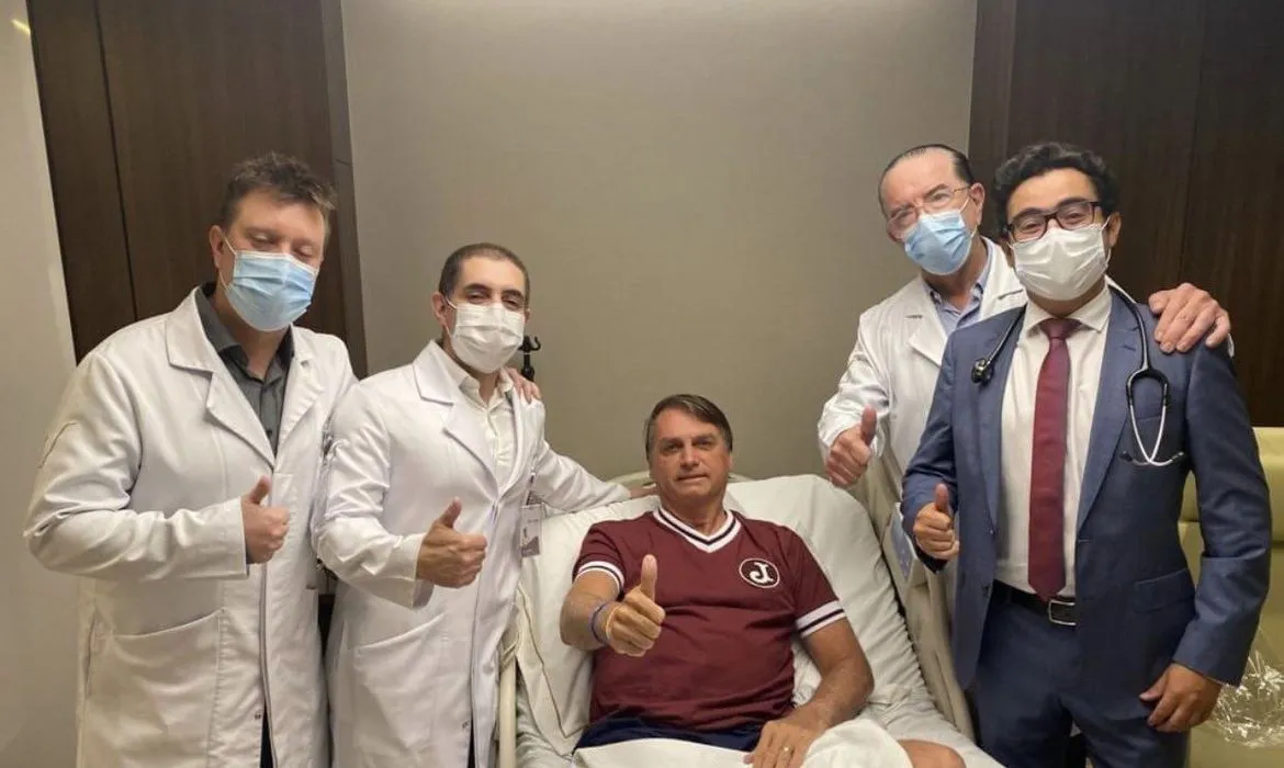 Imagem ilustrativa da imagem Presidente Bolsonaro recebe alta de hospital em São Paulo