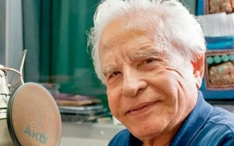 Imagem ilustrativa da imagem Cid Moreira afirma que está fazendo diálise em casa por problema no rim