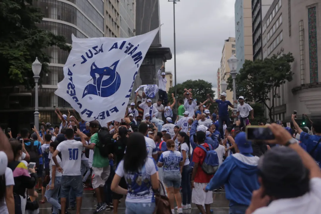 Imagem ilustrativa da imagem Torcida do Cruzeiro protesta contra saída de Fábio e exige satisfação