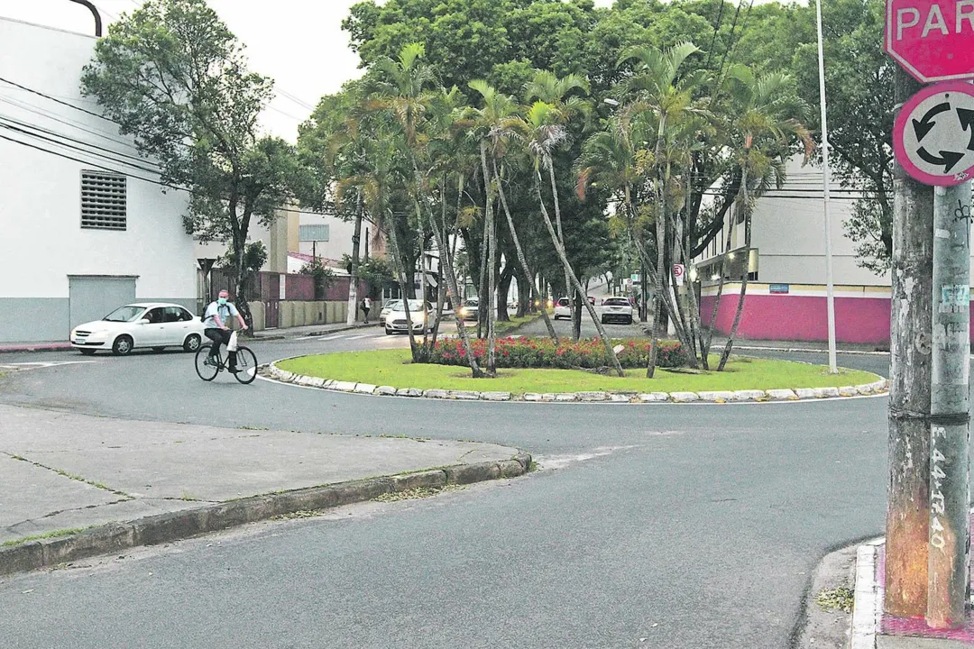 Imagem ilustrativa da imagem Infrações diárias em avenida