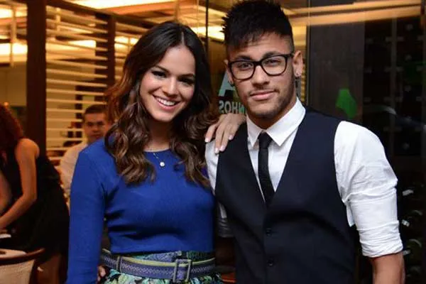 Imagem ilustrativa da imagem Neymar contrata pai de Bruna Marquezine para fazer revestimento em mansão