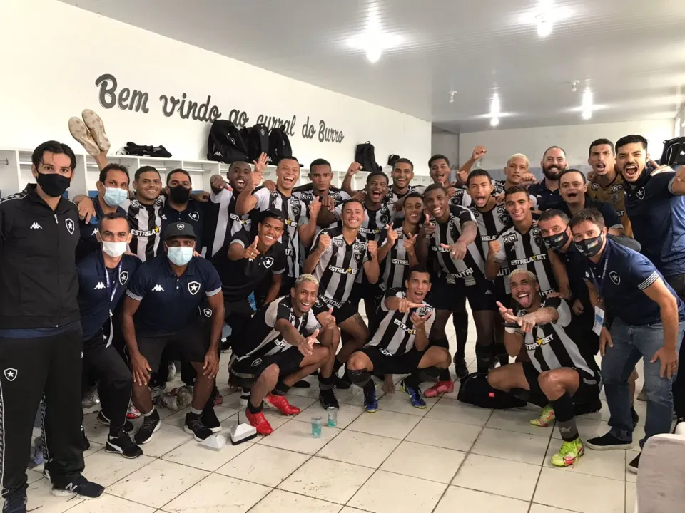 Imagem ilustrativa da imagem Botafogo sofre com covid-19, mas vence Taubaté e avança Copinha