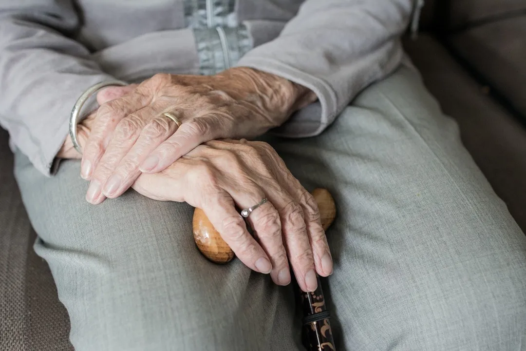 Imagem ilustrativa da imagem Dada como morta, idosa de 78 anos acorda durante organização de velório