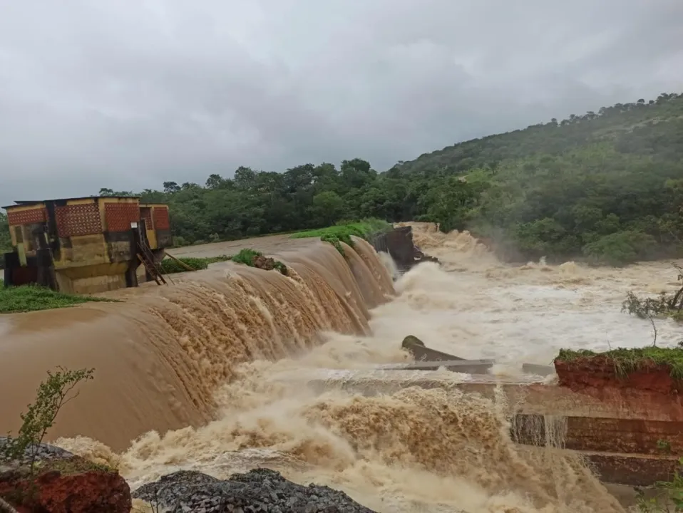 Imagem ilustrativa da imagem Com risco de barragem se romper, morador é orientado a deixar casa