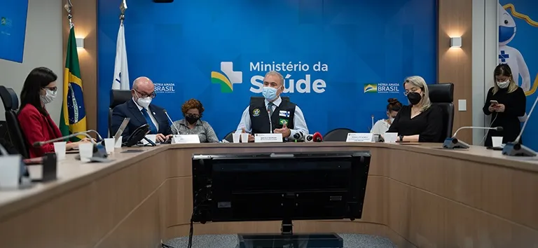 Imagem ilustrativa da imagem Governo reduz para 7 dias isolamento de pacientes com covid-19