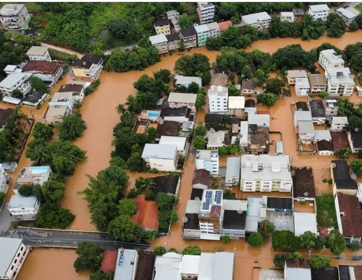 Imagem ilustrativa da imagem Chuvas deixam 113 mil fora de casa em 8 estados