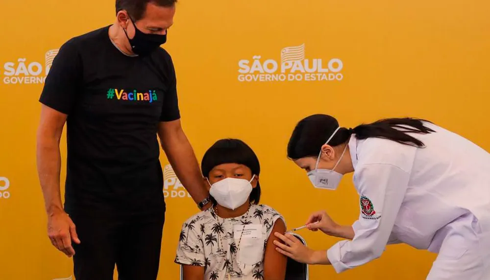 Imagem ilustrativa da imagem Indígena é a 1ª criança vacinada contra a covid-19 no país