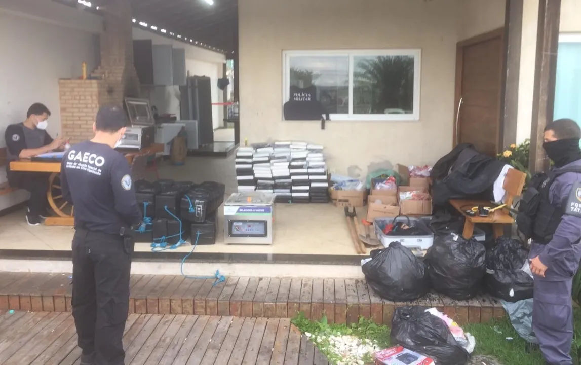 Imagem ilustrativa da imagem Polícia Federal prende sete homens acusados de usarem navios para transportar drogas