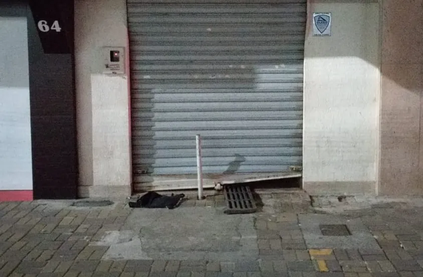 Imagem ilustrativa da imagem Dupla é presa em flagrante enquanto arrombava joalheria no Centro de Vitória
