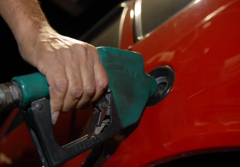 Preço da gasolina mais baixo só no ano eleitoral
