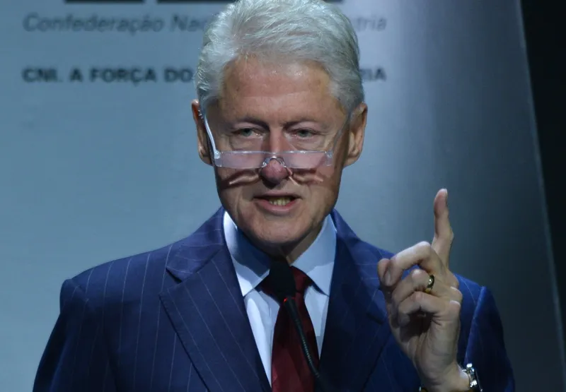 Clinton estava internado desde terça-feira (12), em tratamento a uma infecção sanguínea