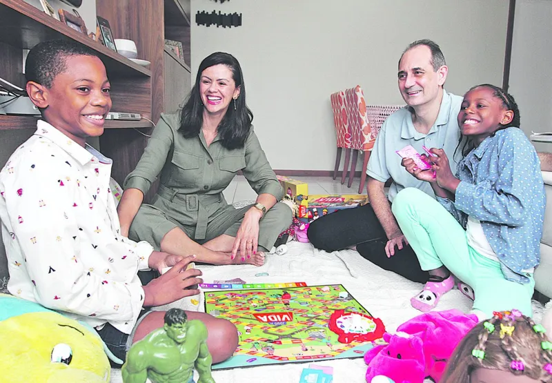 O casal  Laura Pacheco, 48, e João Manuel Pinha Pacheco, 49, com os filhos João Rian Maia Pacheco, de  11 anos,  e Paula Fernanda Maia Pacheco