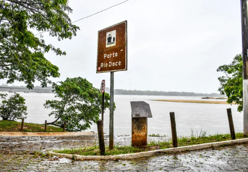 Rio Doce em Linhares subiu o nível com chuvas
