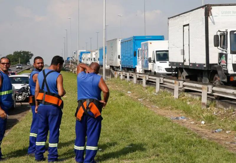 Está crescendo a tendência de caminhoneiros de parar o Brasil', diz Bolsonaro