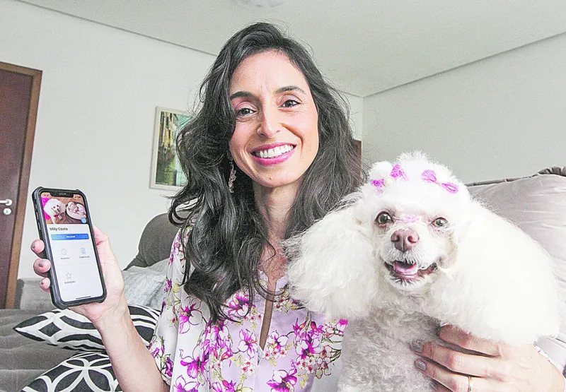 A turismóloga Thelma Cristiane Costa Albano, de 41 anos, contratou um plano de saúde para Milly, sua Poodle Toy de 8 anos