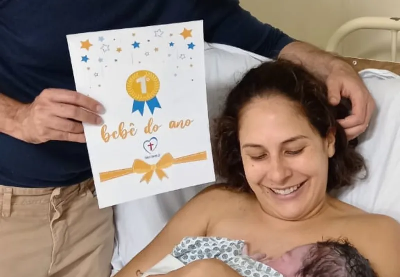 Primeiro bebê de 2022 nasceu 4 minutos após à meia-noite