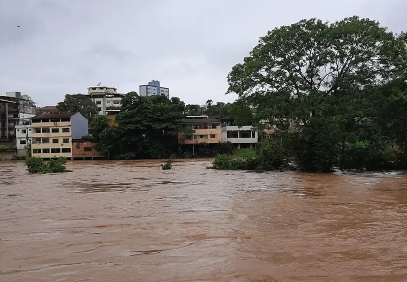 Nível de rio subiu e preocupa moradores