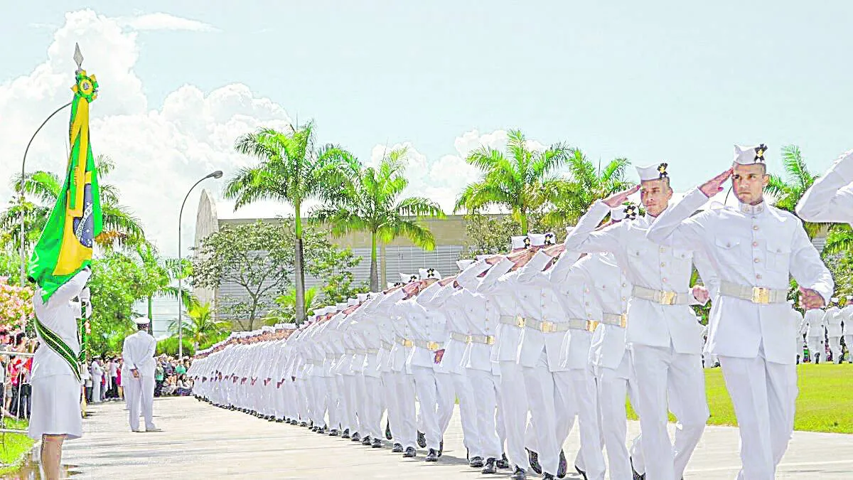 Soldados fuzileiros: durante o período de formação, os alunos da Marinha recebem  bolsa-auxílio e benefícios