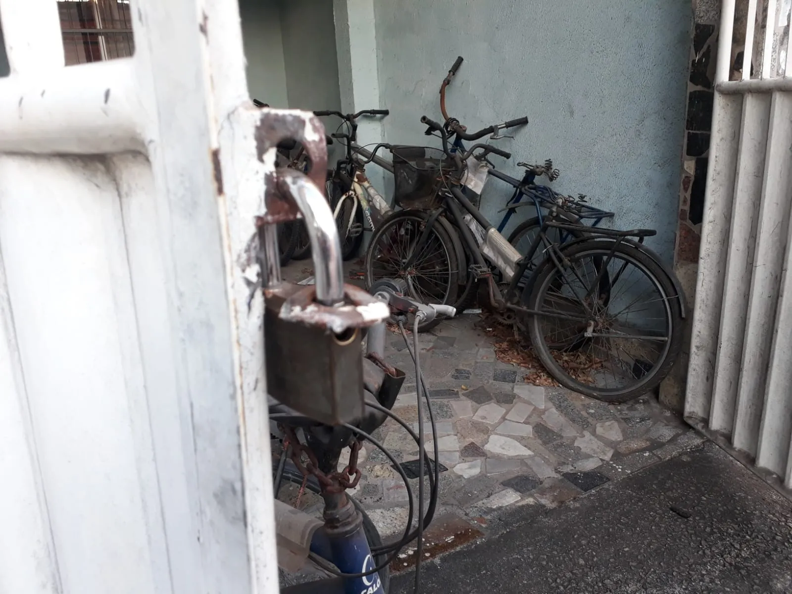 Imagem ilustrativa da imagem Policiais chegam para trabalhar e encontram delegacia arrombada em Vila Velha