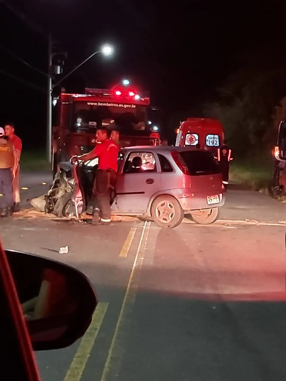 Imagem ilustrativa da imagem Cinco pessoas ficaram feridas após dois carros baterem de frente na Serra