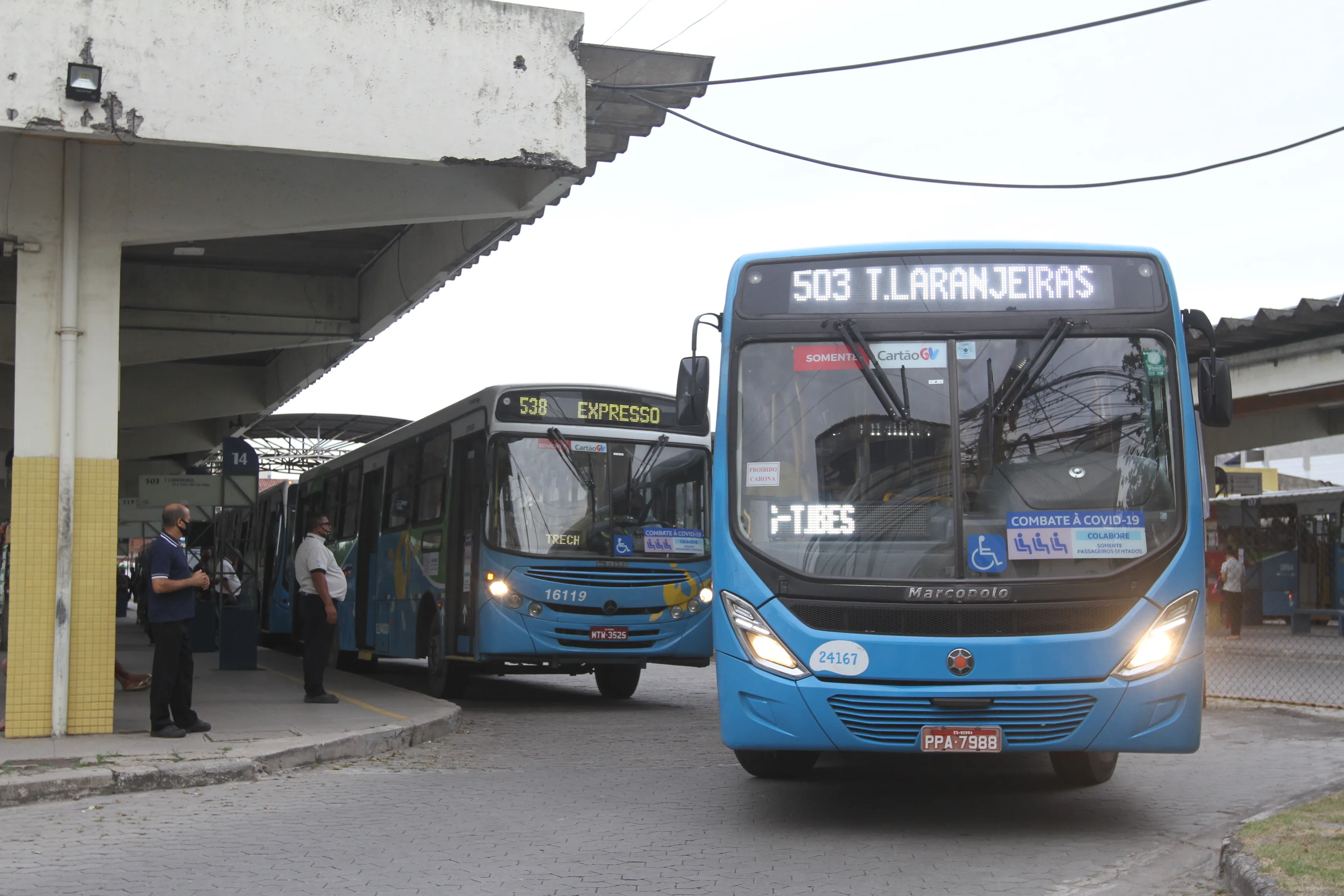 Ônibus saindo do Terminal do Ibes, em Vila Velha