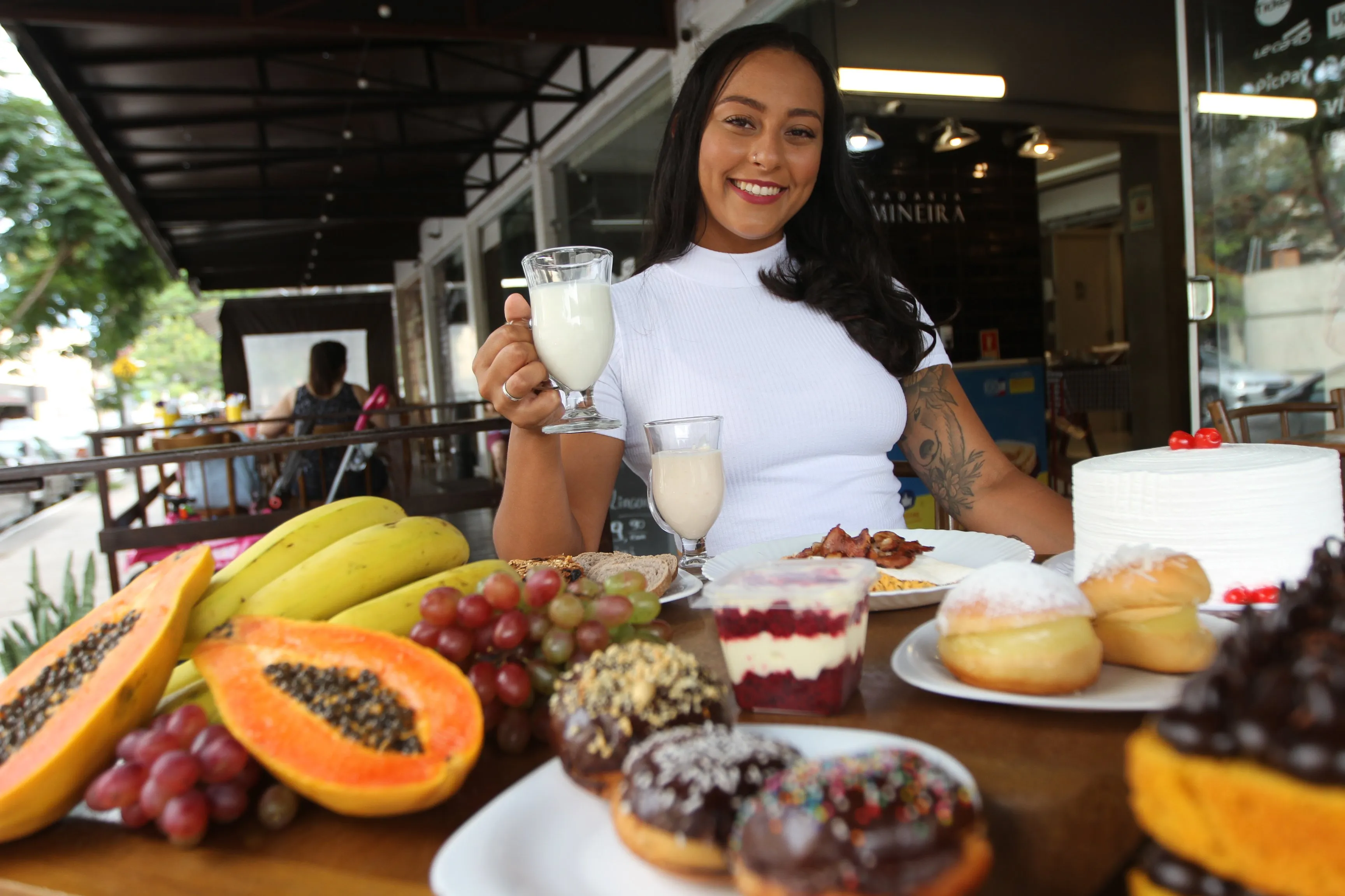 A profissional de Educação Física Jordana Carvalho diz que come de tudo que tem vontade, mas sem exagerar na dose