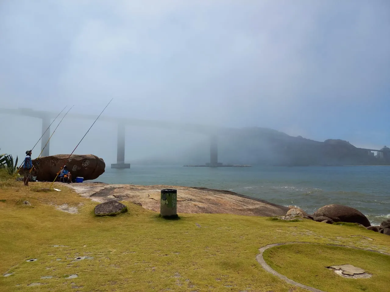 Imagem ilustrativa da imagem Nevoeiro encobre a Grande Vitória e faz "sumir" Terceira Ponte