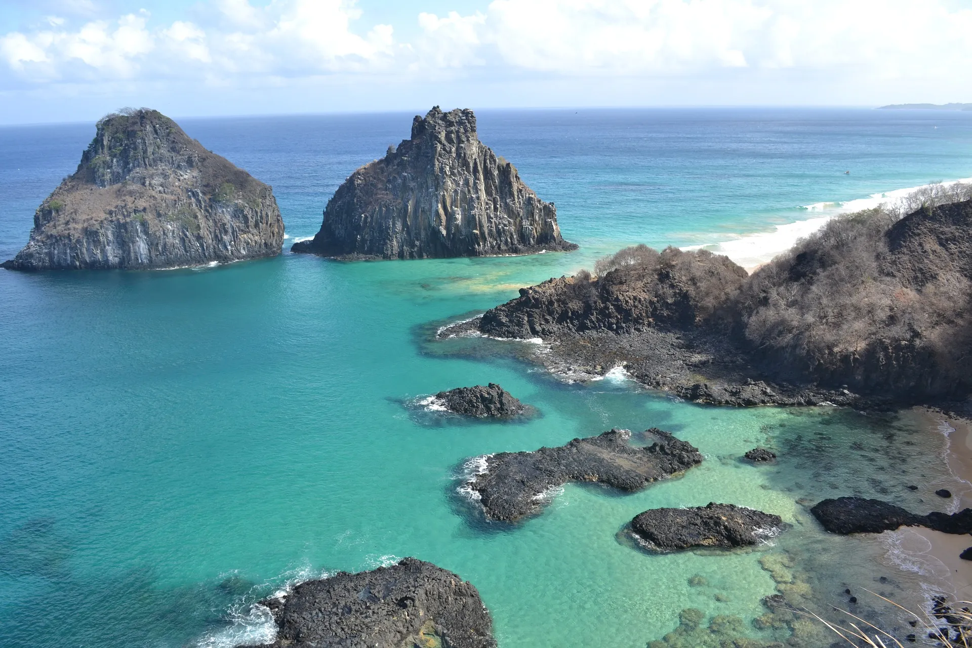 Imagem ilustrativa da imagem Criança atacada por tubarão em Fernando de Noronha teve perna amputada