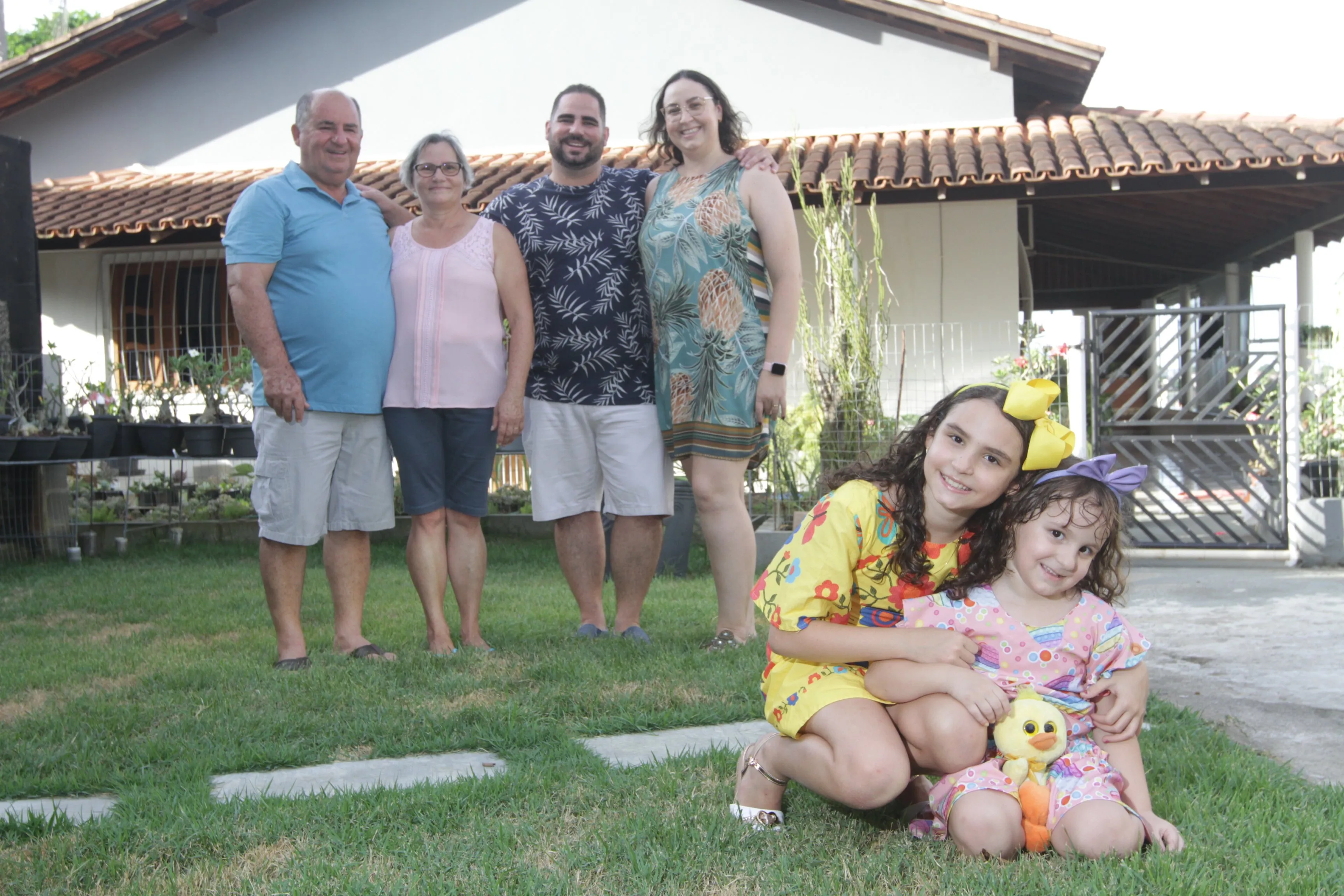 Cecília e José Vescovi ajudaram Ana Paula e Leonardo nos cuidados com as netas Alice, de 8 anos, e Laura, 4