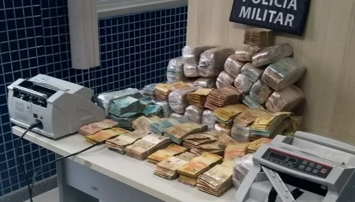 Imagem ilustrativa da imagem Dupla é presa com mais R$ 800 mil em espécie após perseguição em Vila Velha